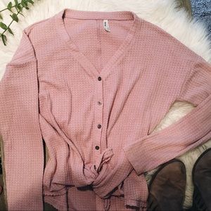 COLD WEATHER HOST PICK❄️❄️ Pink tie up shirt